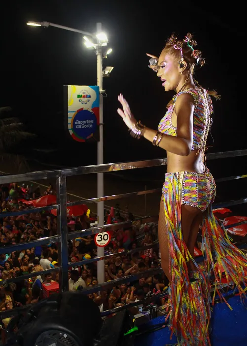 
					Carnaval: Ludmilla surpreende em look com fitas do Senhor do Bonfim
				
				
