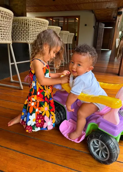 
					Carol Peixinho mostra momentos de férias com Thiaguinho e Bento na BA
				
				