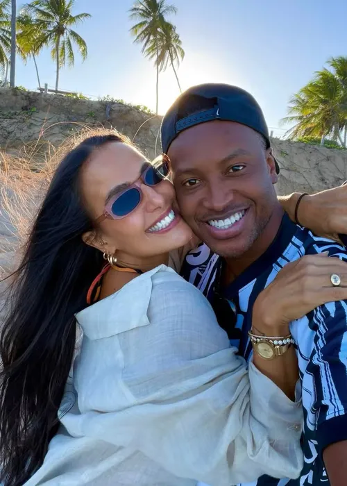 
					Carol Peixinho mostra momentos de férias com Thiaguinho e Bento na BA
				
				