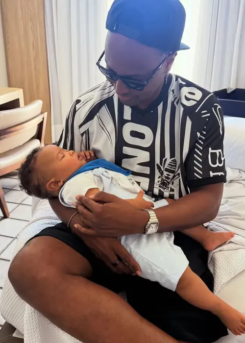 
					Carol Peixinho mostra momentos de férias com Thiaguinho e Bento na BA
				
				