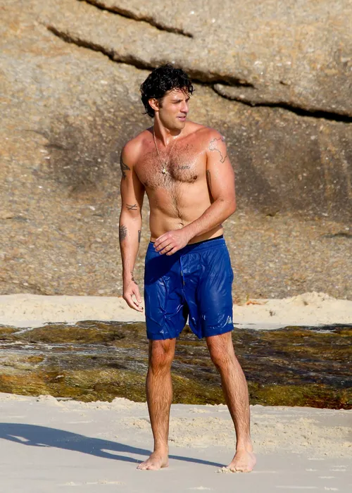 
					Chay Suede curte praia com filhos em folga de 'Quem Ama Cuida'; FOTOS
				
				