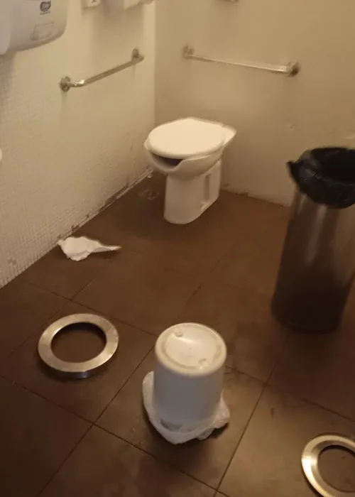 
					Cine Glauber Rocha explica restrição a terraço e Kleber Mendonça reage
				
				