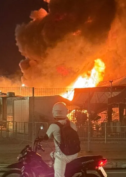 
					Veja como ficou o circo do Tirullipa após incêndio e destruição
				
				