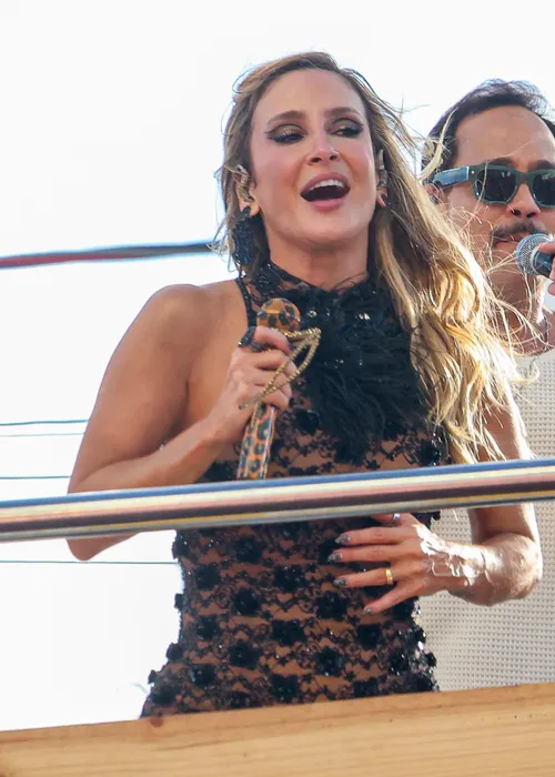 
					Claudia Leitte revisita show de Copacabana no Carnaval de Salvador
				
				