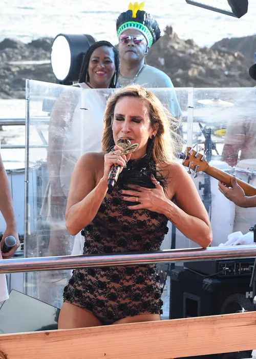 
					Claudia Leitte revisita show de Copacabana no Carnaval de Salvador
				
				