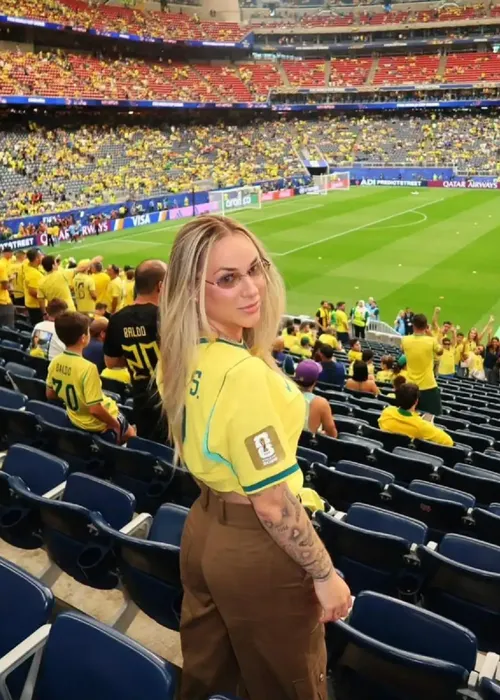
					Confira os looks das esposas e namoradas dos jogadores da Seleção
				
				