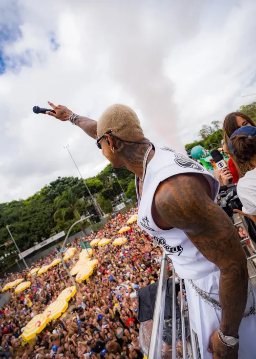 
					Daniela Mercury e Léo Santana brilham no Carnaval de rua de São Paulo
				
				