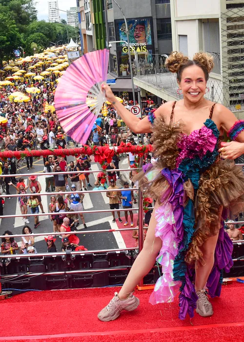
					Daniela Mercury e Léo Santana brilham no Carnaval de rua de São Paulo
				
				