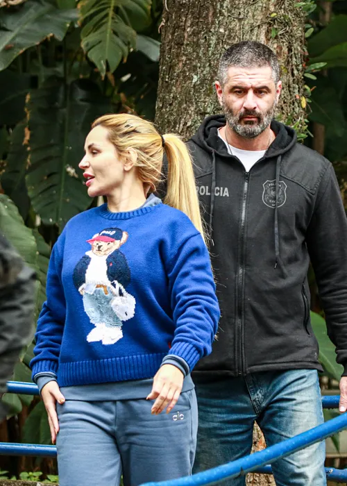 
					Deolane chega ao IML após prisão por lavagem de dinheiro; FOTOS
				
				
