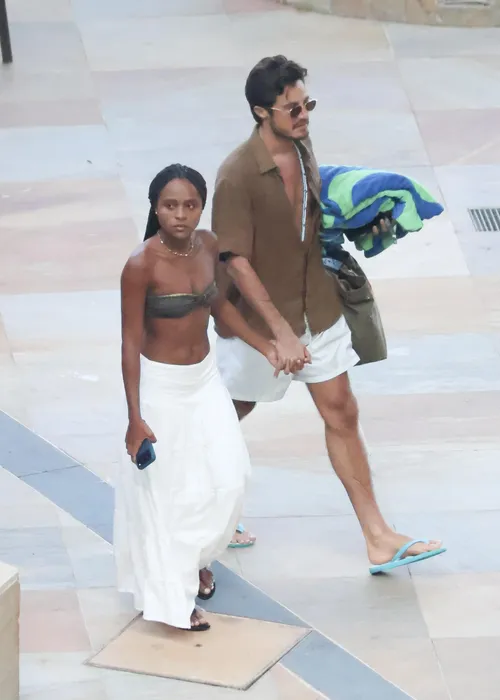 
					Duda Santos e Tiago Iorc são vistos em clima íntimo em praia do RJ
				
				