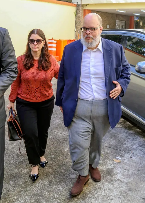 
					Ed Motta presta depoimento após confusão em restaurante; FOTOS
				
				