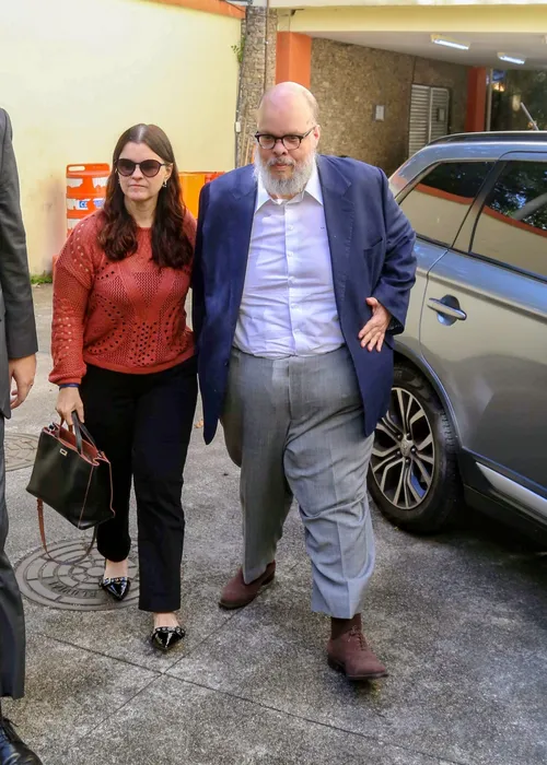 
					Ed Motta presta depoimento após confusão em restaurante; FOTOS
				
				