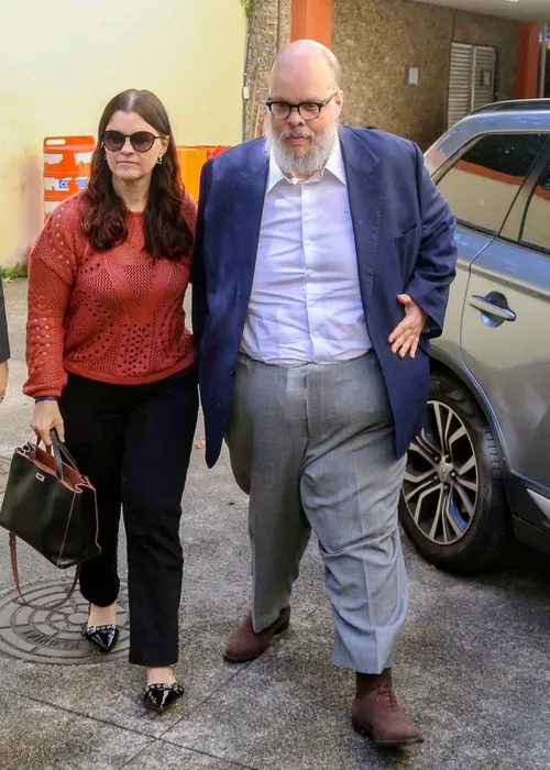 
					Ed Motta presta depoimento após confusão em restaurante; FOTOS
				
				