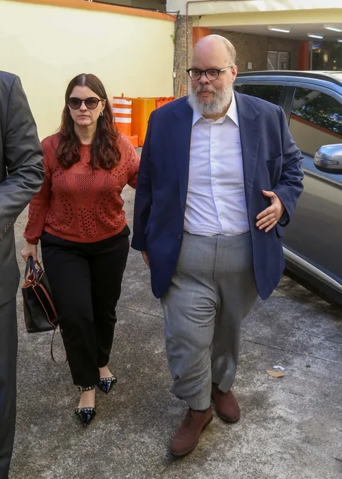 
					Ed Motta presta depoimento após confusão em restaurante; FOTOS
				
				