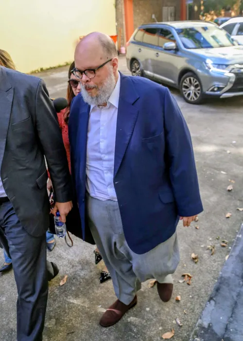 
					Ed Motta presta depoimento após confusão em restaurante; FOTOS
				
				