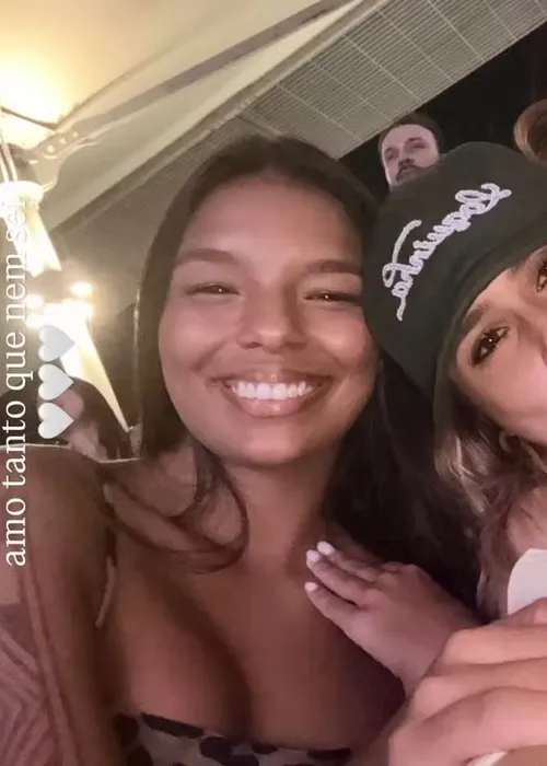 
					Elenco de 'Três Graças' cai no choro em festa de despedida; fotos
				
				