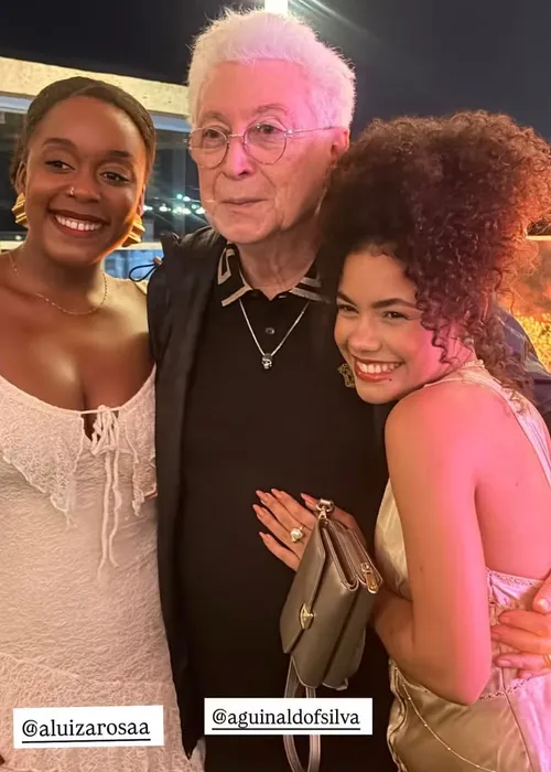 
					Elenco de 'Três Graças' cai no choro em festa de despedida; fotos
				
				