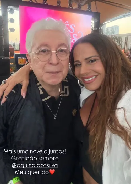 
					Elenco de 'Três Graças' cai no choro em festa de despedida; fotos
				
				