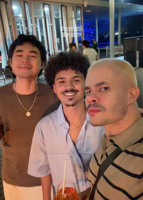 
					Elenco de 'Três Graças' cai no choro em festa de despedida; fotos
				
				