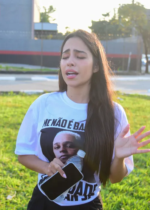 
					Esposa de Mc Ryan cai no choro em porta de cadeia por notícia chocante
				
				