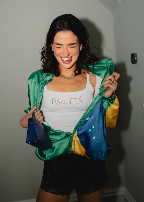 
					Esposas dos jogadores ousam em looks para estreia do Brasil na Copa
				
				