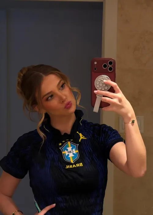 
					Esposas e namoradas de jogadores exibem looks para jogo do Brasil
				
				