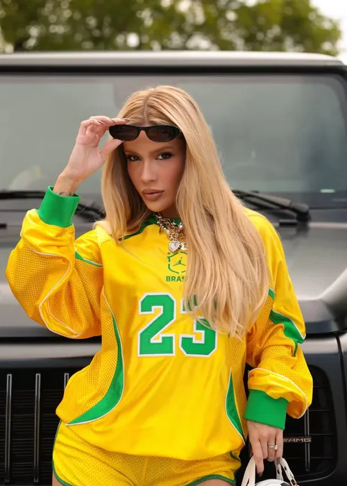 
					Esposas e namoradas de jogadores exibem looks para jogo do Brasil
				
				