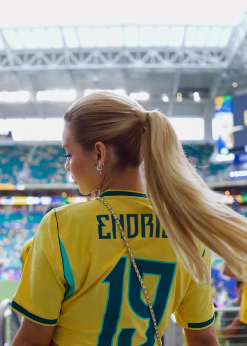 
					Esposas e namoradas de jogadores exibem looks para jogo do Brasil
				
				
