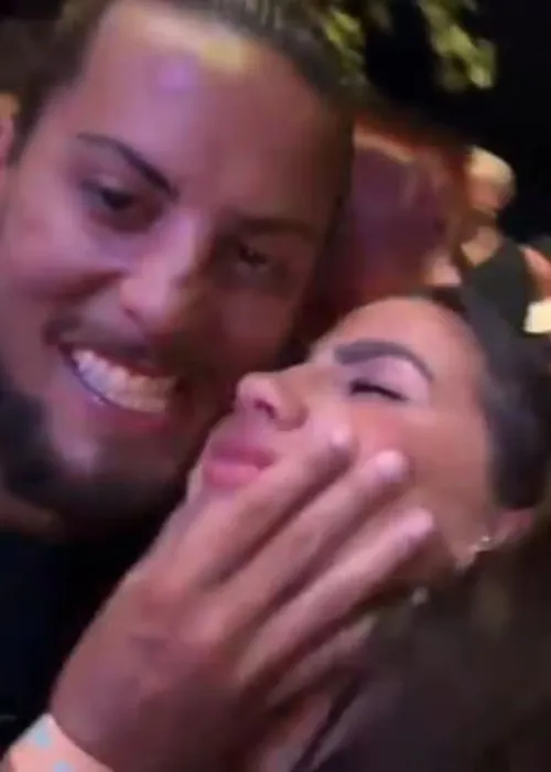 
					Ex de Vini Jr. assume romance com jogador de futebol; veja quem é
				
				