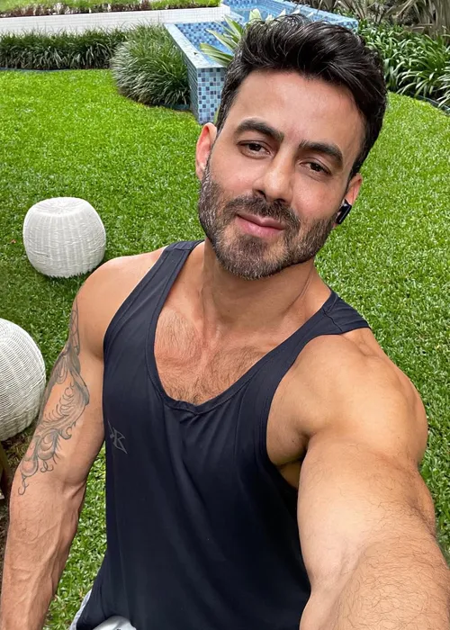 
					Ex-professor da 'Dança dos Famosos' é encontrado morto em casa
				
				