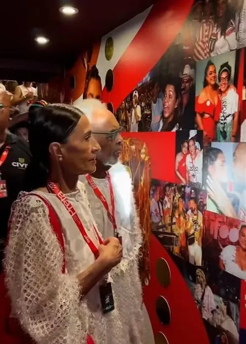 
					FOTOS: Bruna Marquezine e mais estrelas curtem Camarote Expresso 2222
				
				