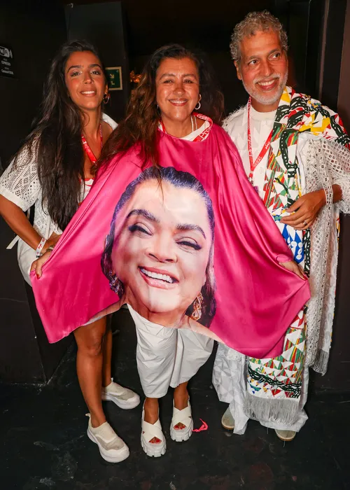 
					FOTOS: Bruna Marquezine e mais estrelas curtem Camarote Expresso 2222
				
				