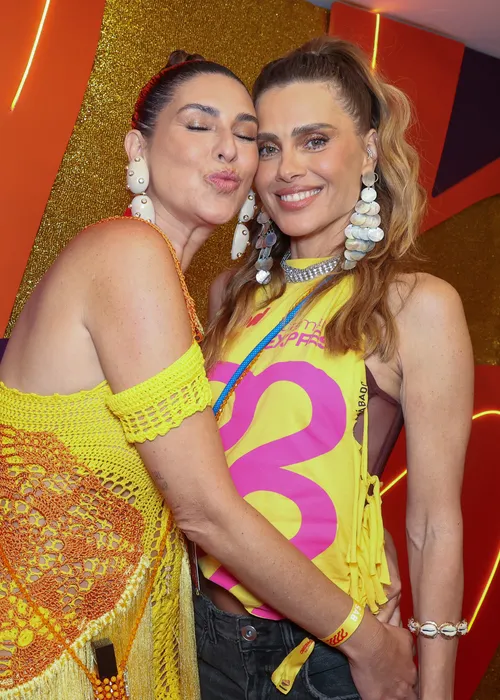 
					FOTOS: Carol Dieckmmann e mais famosos curtem Camarote Expresso 2222
				
				