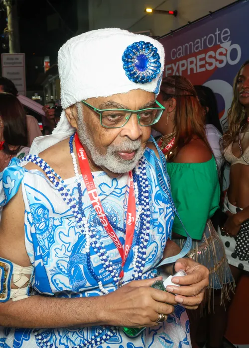 
					FOTOS: Gilberto Gil, Rita Batista e mais famosos curtem Expresso 2222
				
				