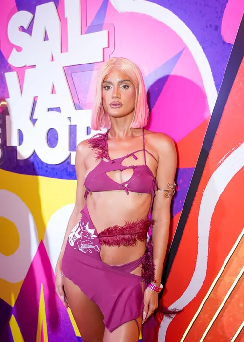 
					FOTOS: famosos curtem 1º dia de Carnaval no Camarote Salvador
				
				