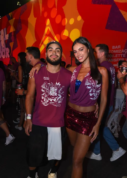 
					FOTOS: famosos curtem 1º dia de Carnaval no Camarote Salvador
				
				