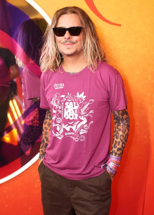 
					FOTOS: famosos curtem 1º dia de Carnaval no Camarote Salvador
				
				