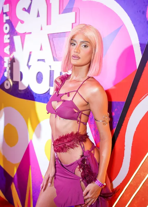 
					FOTOS: famosos curtem 1º dia de Carnaval no Camarote Salvador
				
				