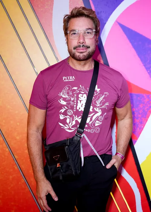 
					FOTOS: famosos curtem 1º dia de Carnaval no Camarote Salvador
				
				