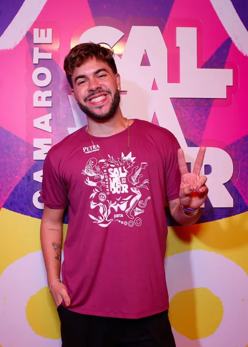 
					FOTOS: famosos curtem 1º dia de Carnaval no Camarote Salvador
				
				