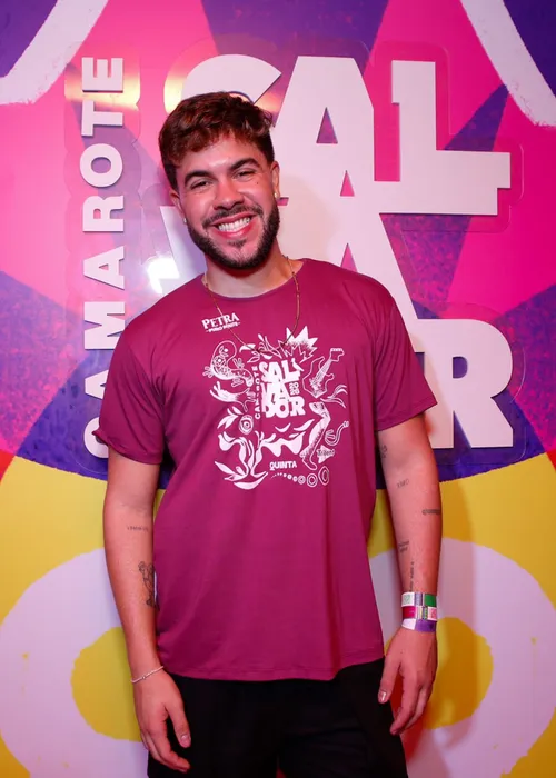 
					FOTOS: famosos curtem 1º dia de Carnaval no Camarote Salvador
				
				