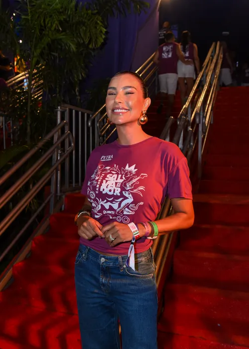 
					FOTOS: famosos curtem 1º dia de Carnaval no Camarote Salvador
				
				