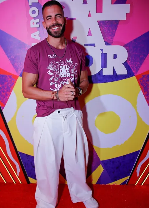 
					FOTOS: famosos curtem 1º dia de Carnaval no Camarote Salvador
				
				