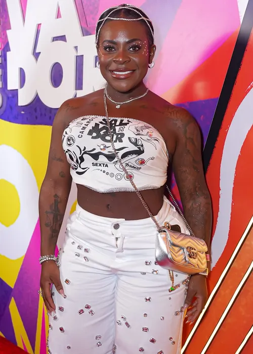 
					FOTOS: famosos curtem 2º dia de Carnaval no Camarote Salvador
				
				