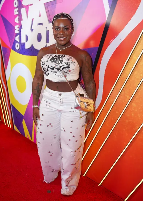 
					FOTOS: famosos curtem 2º dia de Carnaval no Camarote Salvador
				
				