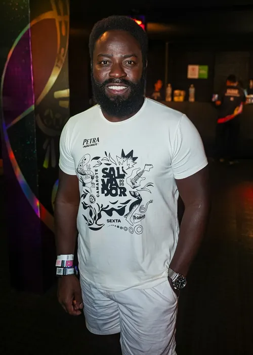 
					FOTOS: famosos curtem 2º dia de Carnaval no Camarote Salvador
				
				