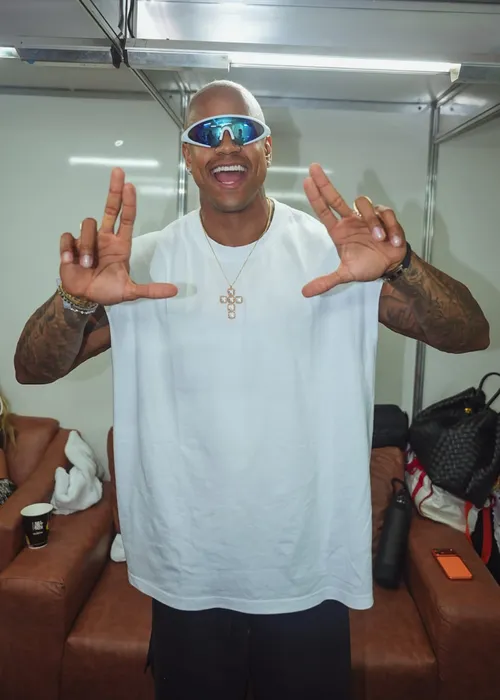 
					FOTOS: famosos curtem 2º dia de Carnaval no Camarote Salvador
				
				