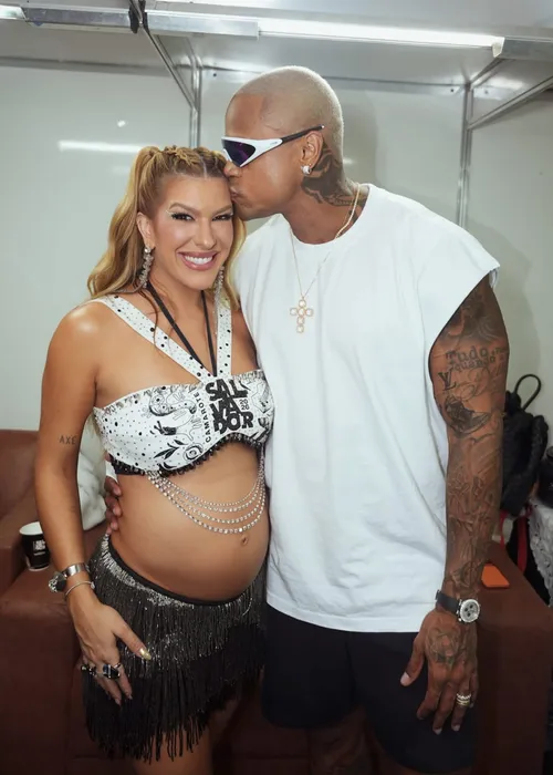 
					FOTOS: famosos curtem 2º dia de Carnaval no Camarote Salvador
				
				