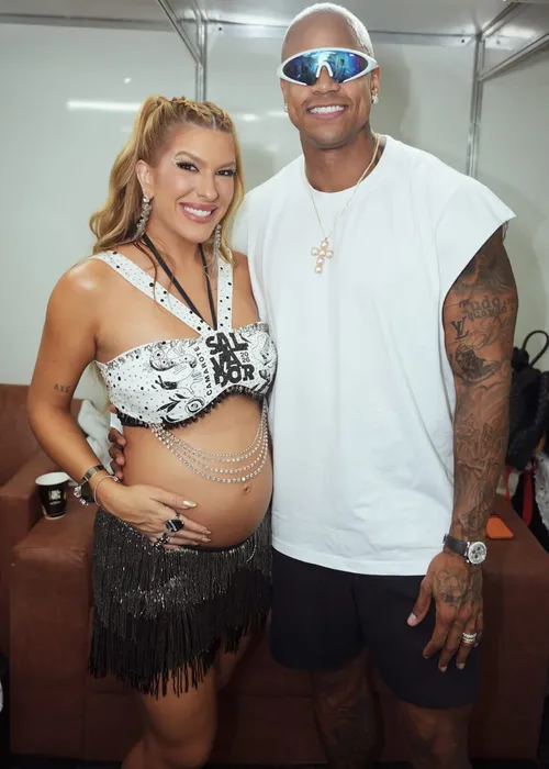 
					FOTOS: famosos curtem 2º dia de Carnaval no Camarote Salvador
				
				