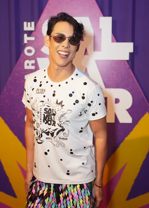 
					FOTOS: famosos curtem 2º dia de Carnaval no Camarote Salvador
				
				